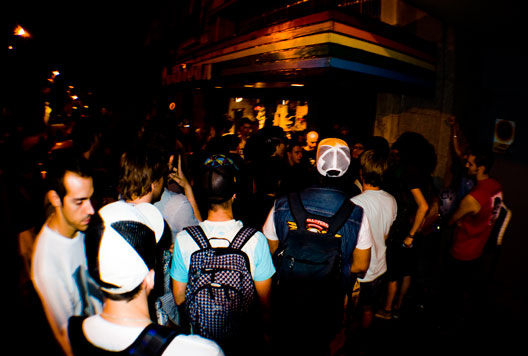 40sk8-lachicadelacurva-nb02.jpg