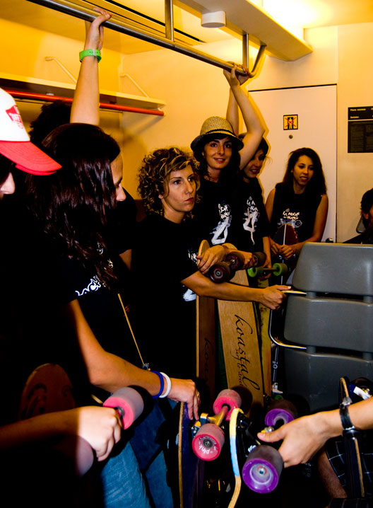 40sk8-lachicadelacurva-nb03.jpg
